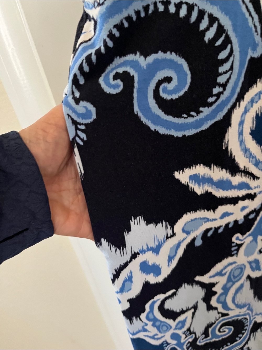 Chico's v neck sleeveless Navy, Light Blue & White Swirl Midi Dress size 3 14/16 - Picture 7 of 10